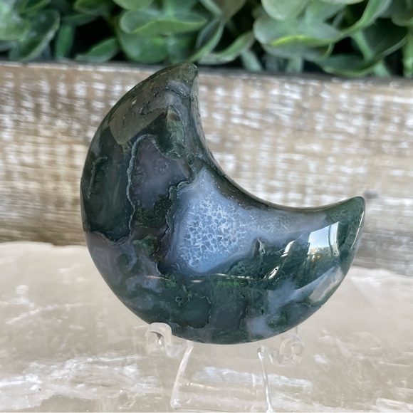 Moss Agate Moon Crystal - Picture 8 of 11